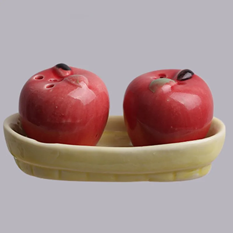 50 комплектов = 100 шт. Keramische Rode Apple Zout Peper Liefde Apple Kruiden Pot kruidkruick Trouwbedankjes в Geschenkdoos