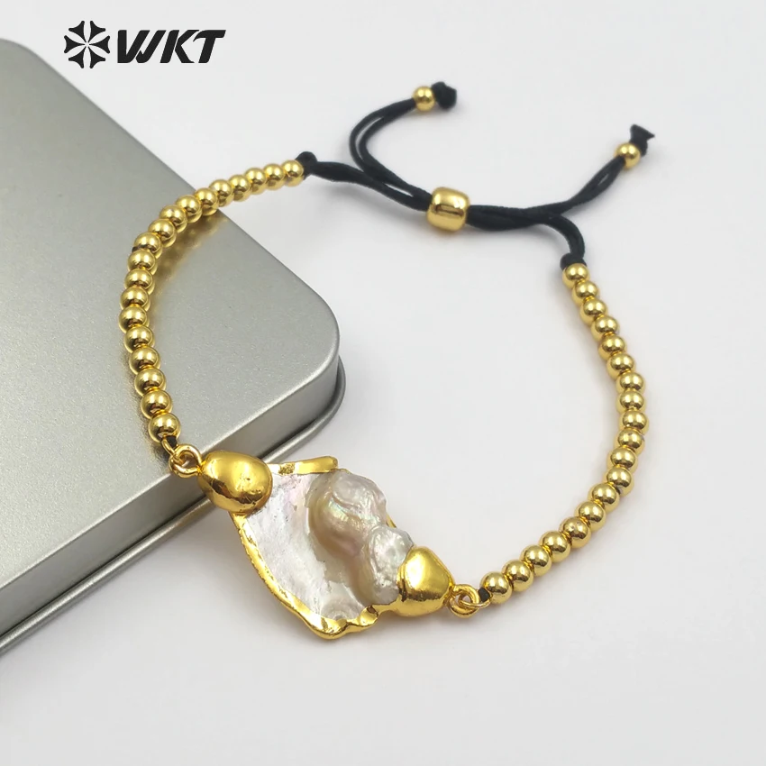 

WT-B437 Classic Design Natural MOP Pearl In Gold Bezel Rope Chain With Circle Brass Beads Charm Women Adjustable Bracelet