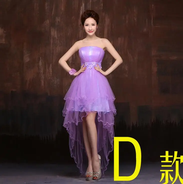 Элегантное короткое платье подружки невесты без рукавов с фиолетовым цветком