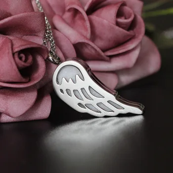 

Fashion Classic Angel Wings Perfume Pendant 316L Stainless Steel Essential Oil Perfume Locket Pendant Necklace With Free Pad