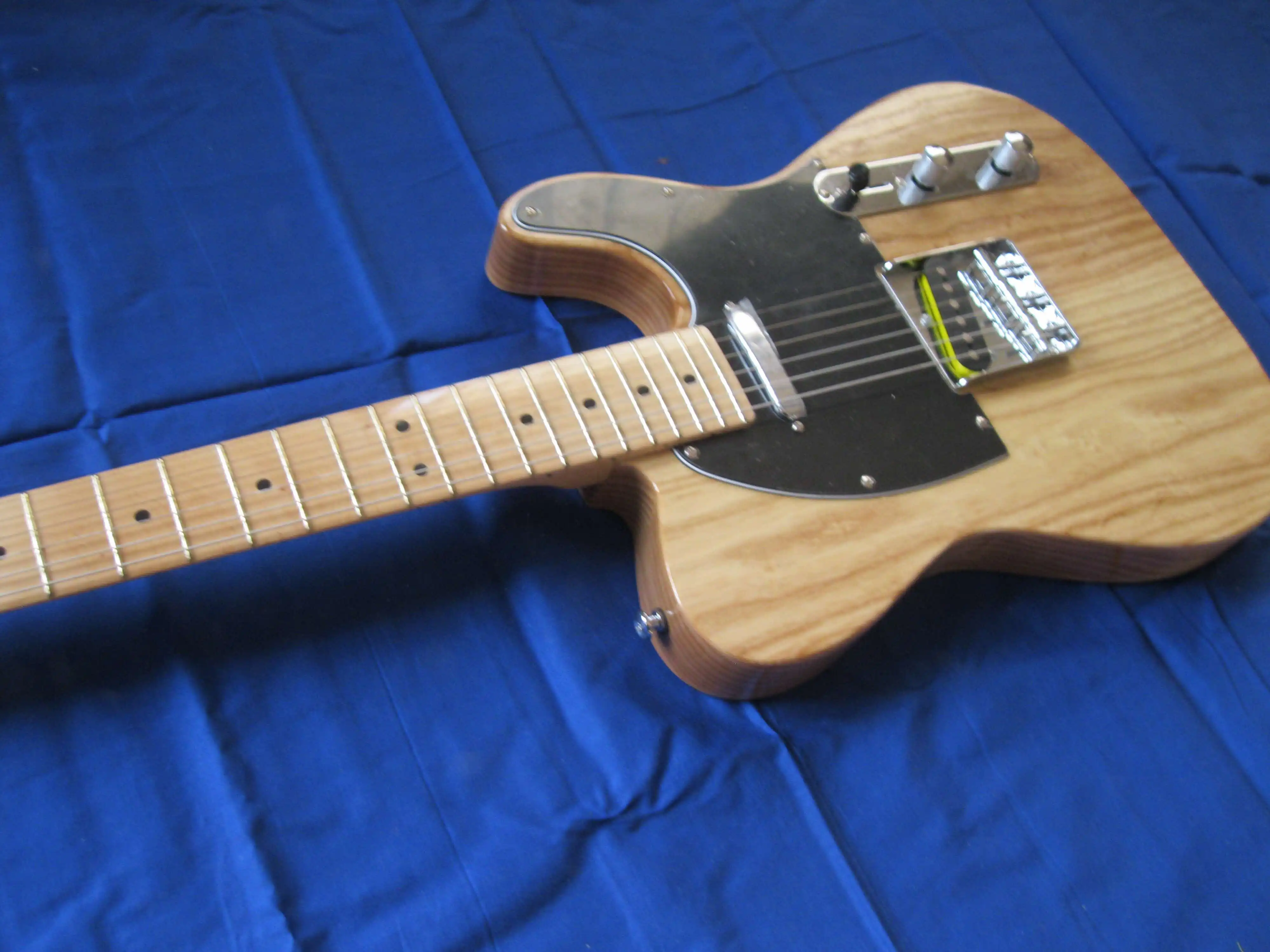 

TL GUITAR ASH BODY GUITAR China guitar factory body white binding 6 Strings Electric Guitar with chrome hardware free shipping