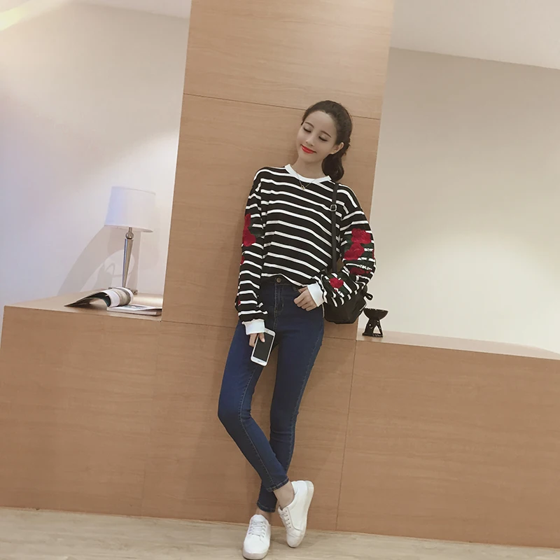 Roses Embroidery Lantern Sleeve Loose Striped Women Sweatshirt (9)
