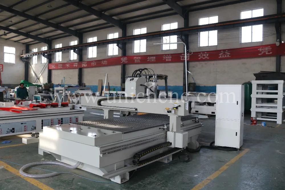UNICHCNC Разработанный 1500*3000 мм 4 Ось для деревянной двери cnc гравировально-фрезерный станок