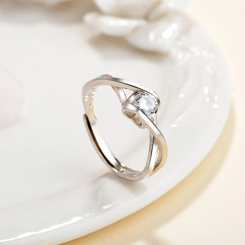 

Stylish and charming heart silver ring