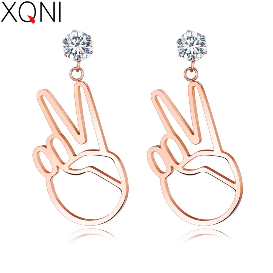 XQNI Temperament Simple Short Paragraph Winner &quotV&quot Modeling Titanium Steel Rose Gold Drop Earrings | Украшения и