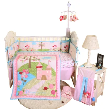 

cartoon theme applique baby bedding set