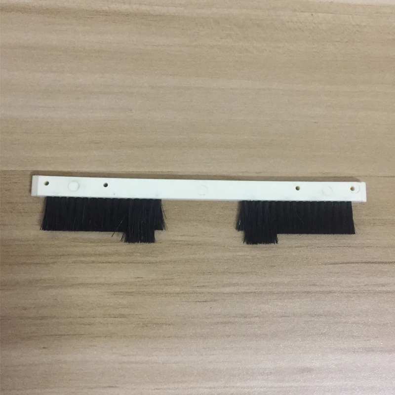 

1pc Latch Opening Brush Clearing Brush Spare Parts for Silver Reed Knitting machine SRP50 SRP60 FRP70 SRJ70 SRP60N