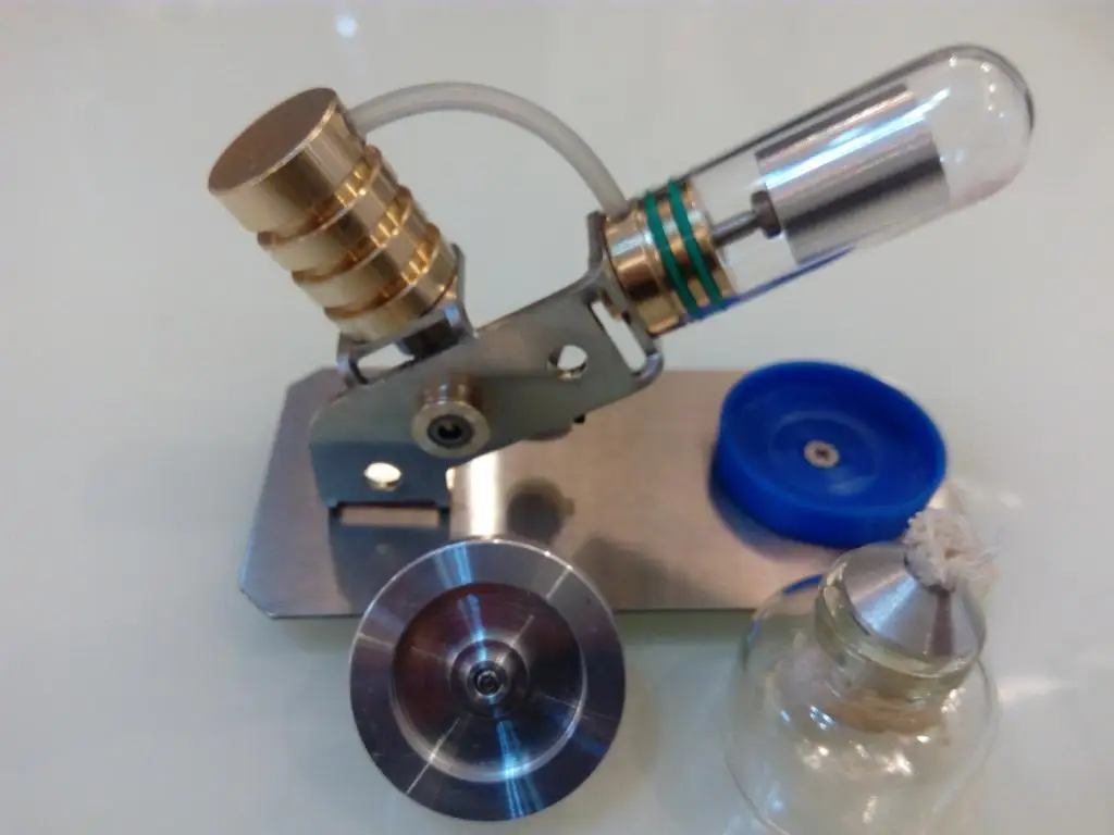 

DIY Scientific Experiment on Birthday Gifts of V-Stirling Engine Model