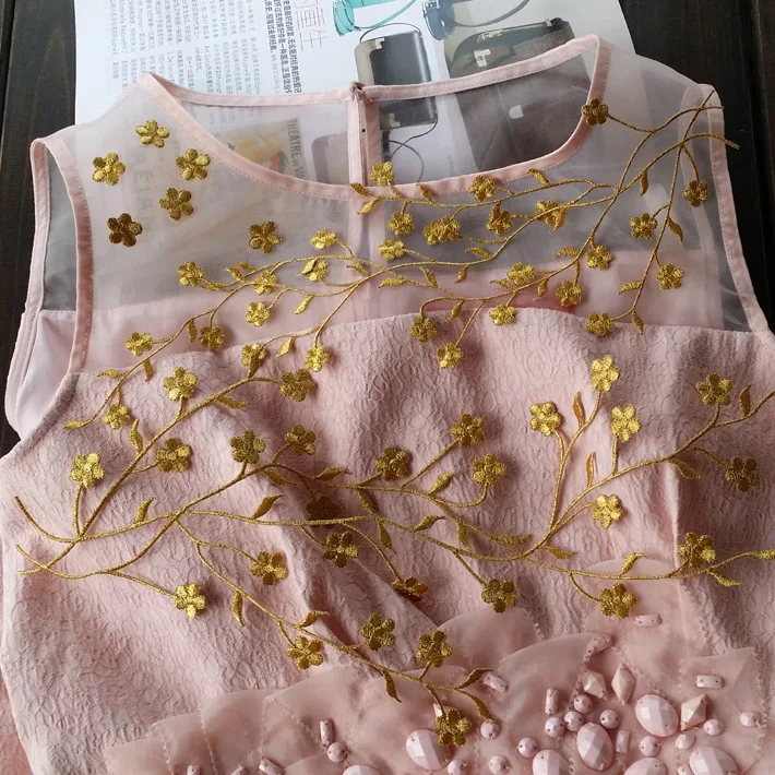 Lace Patch DIY Gold Silver Plum Blossom Embroidery Flower Applique Fabric Stickers Clothes Wedding Decoration Ironable 1Piece
