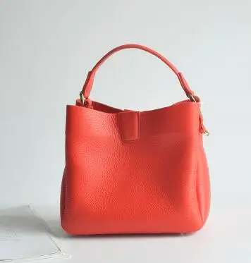 

The European and American leisure is simple and easy to use the head layer soft cowhide female bag tote bag thick shoulder strap