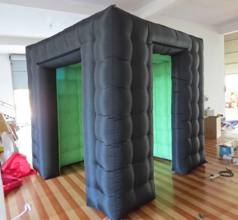 Black Cube booth 01