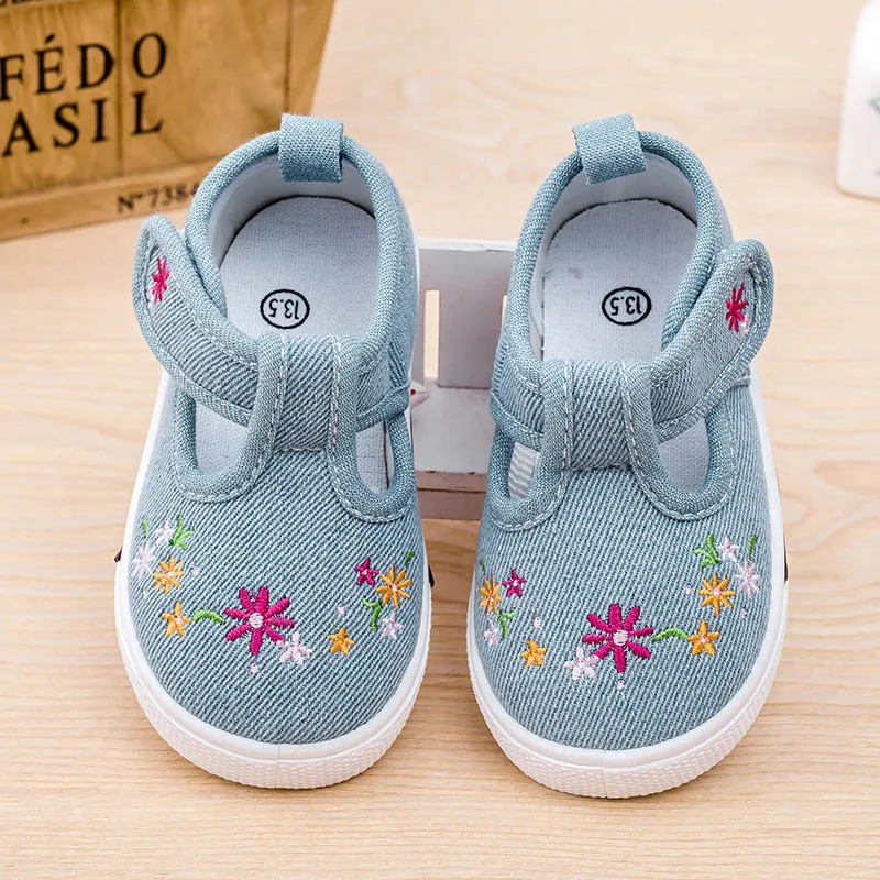 Обувь для маленьких девочек; повседневная обувь с цветочной вышивкой; сезон весна-осень; кроссовки для маленьких девочек; парусиновые кроссовки с цветами - Цвет: Небесно-голубой