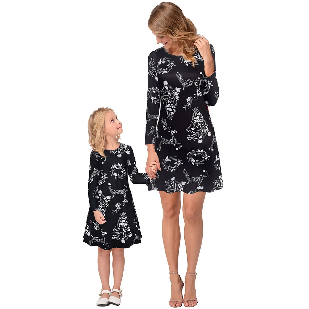 

JINGDI Mother and Daughter Clothes New Snowflake Christmas Socks Print Long Sleeve Dress Christmas Family Pack Matching Outfits