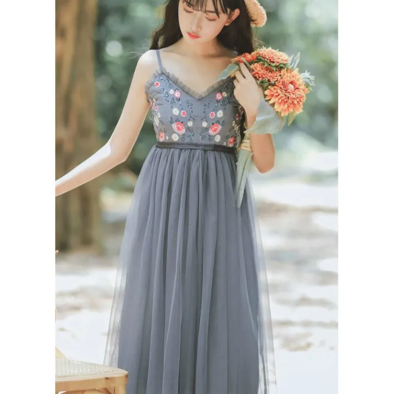 

Handmade Flowers Embroidery V-neck Mesh Dress Sexy Flowers Multi-layers Gauze Dress High Waist Pleated Backless Vestidos 2019