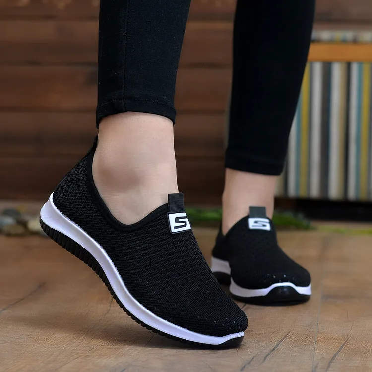 

Large size breathable breathable mesh sports shoes female 2019 spring and summer anti-skid platform knit flat shoes soft walking