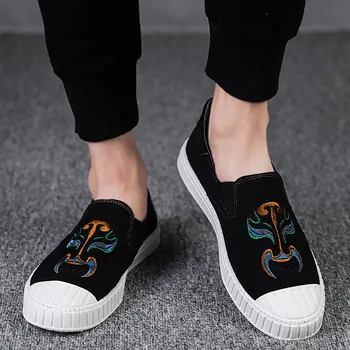 

Fashion Canvas Shoes Men Casual Footwear Social Person Men Cloth Shoes Breathable Facebook Embroidered Tide Shoes Summer Loafers