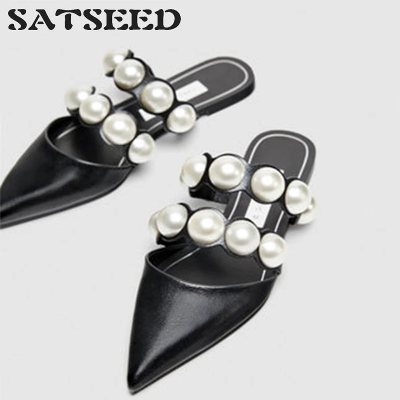 

2019 new summer and autumn pearls and flat-bottom women's shoes pointed black sandals feminine slippers sexy and cool