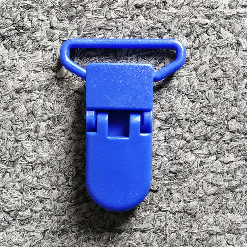 dark blue 1 шт Разноцветные Пластиковые Зажимы безопасности 25 мм прозрачная соска зажимы держатель пустышки для Аксессуары для кормления младенцев - Цвет: dark blue
