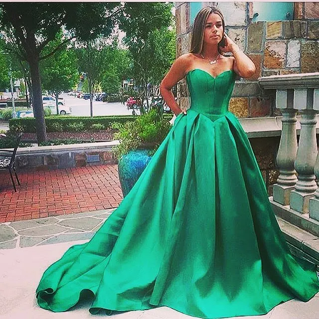 Ball Gown Evening Dresses Sweetheart Long Prom Dresses Backless Green Satin Formal Dresses for