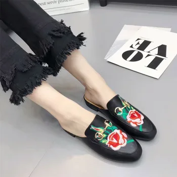 

New Rome Style Lady Slides Comfortable Peony Embroidery Metal Buckle Women'S Shoes Versatile Female Flat Slipppers Lady Shoes