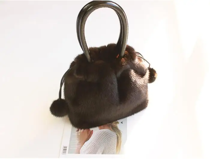 Рисунок 6 - Сумка-мессенджер женская из натурального меха норки