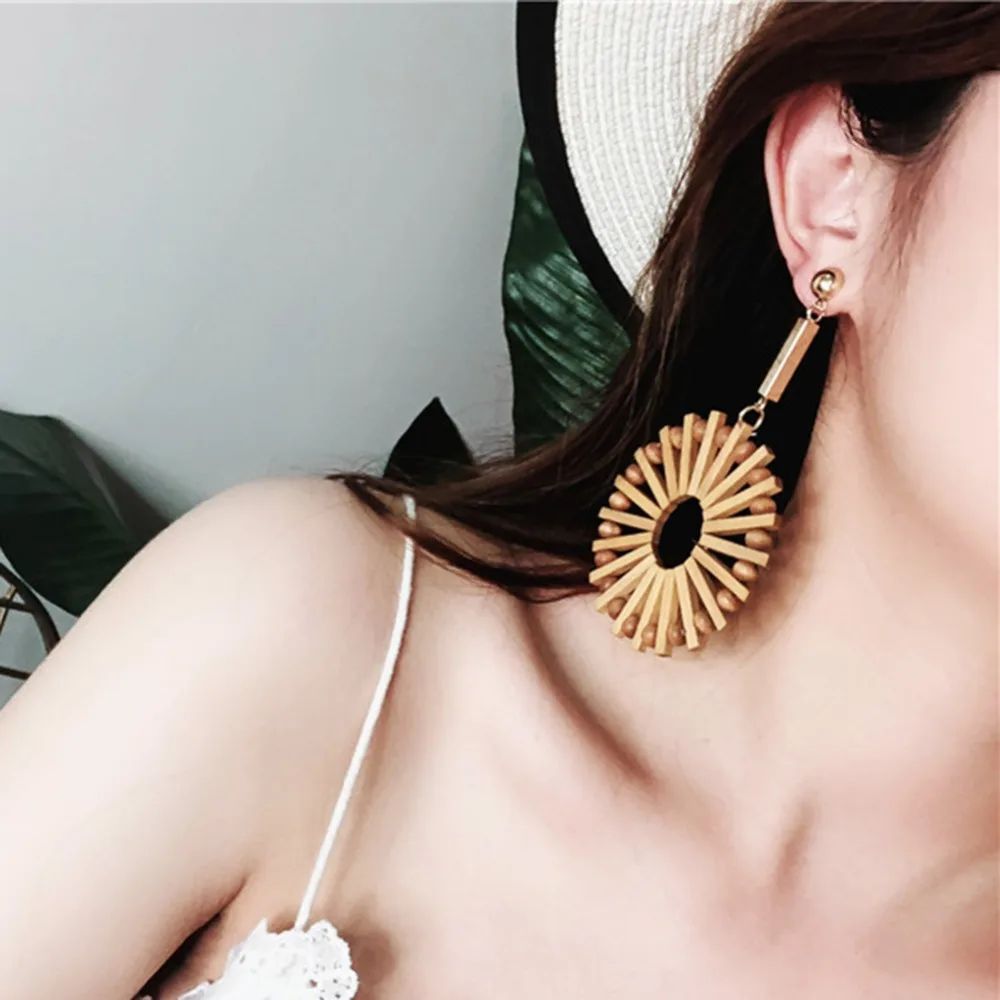 Dvacaman INS Fashion Statement Earrings Women Boho Rattan Knit Drop Earrings Wooden Dangle Earrings Wedding Jewelry Wholesale