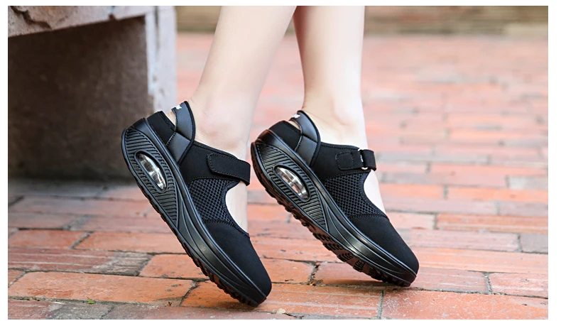 Женская легкая спортивная обувь на платформе с полукруглой танкеткой; дышащие кроссовки; тонизирующие кроссовки для фитнеса; обувь для бега