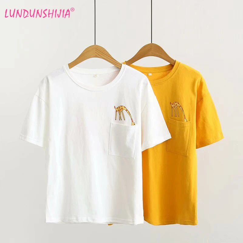 

LUNDUNSHIJIA 2019 New Summer Women T-shirts Cartoon Giraffe Printed Pocket Short Sleeve Cotton Female T-Shirt Tops