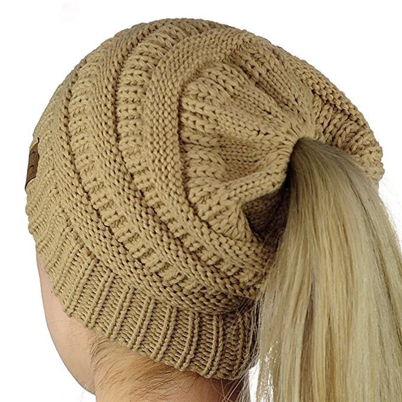 Шапка с хвостом. Шапка с хвостом. Шапка с отверстием для хвостика. Шапка с хвостом черная. Шапка с отверстием для хвоста.