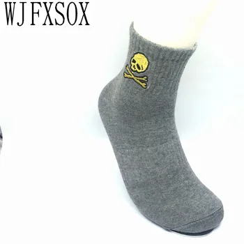 

WJFXSOX Hot 2017 Embroidered skull tide New Cotton Material Skull Pattern men and Women's Socks Cool Casual Socks Meias unisex