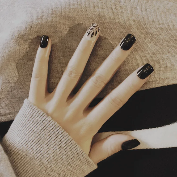 

24Pcs Black Leaf Fake Nails Square Short Artificial Nail Tips Black Color Phototherapy Full Cover False Nails with Glue Sticker