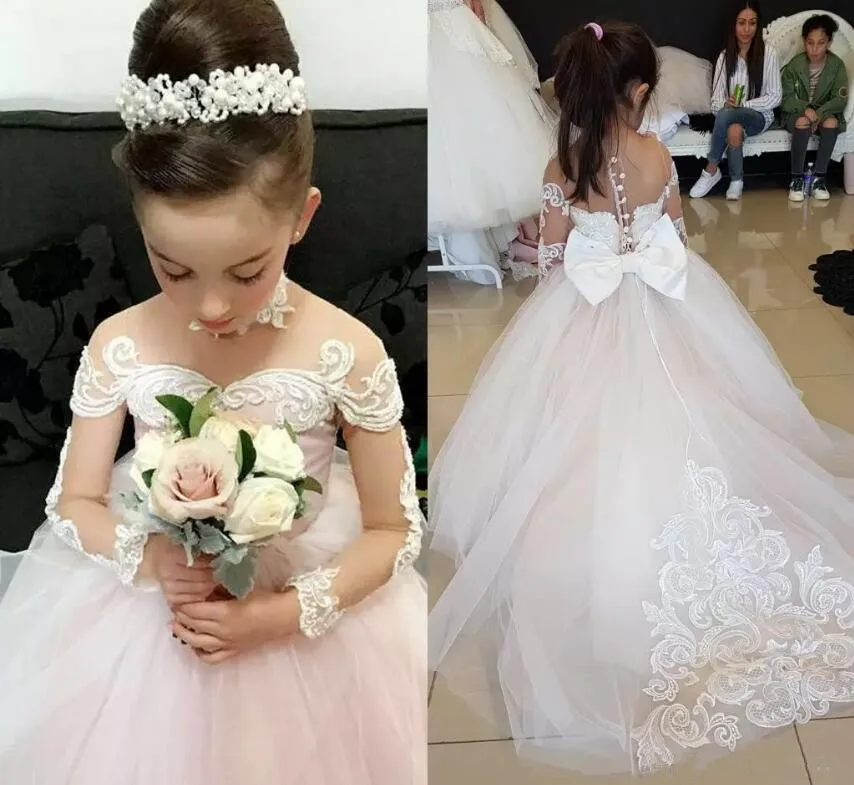 

Princess Dresses White Lace Girls Off Shoulder Flower Girls Dresses for Wedding Beaded Lace Organza Fluffy Girls Communion Gown