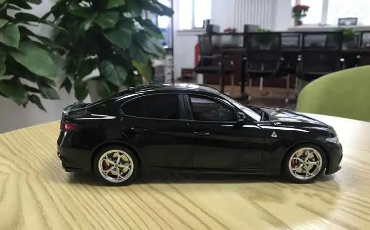 Отто высокое моделирование 1: 18 Alfa Romeo Giulia Quadrifoglio OT793 полимерная модель автомобиля