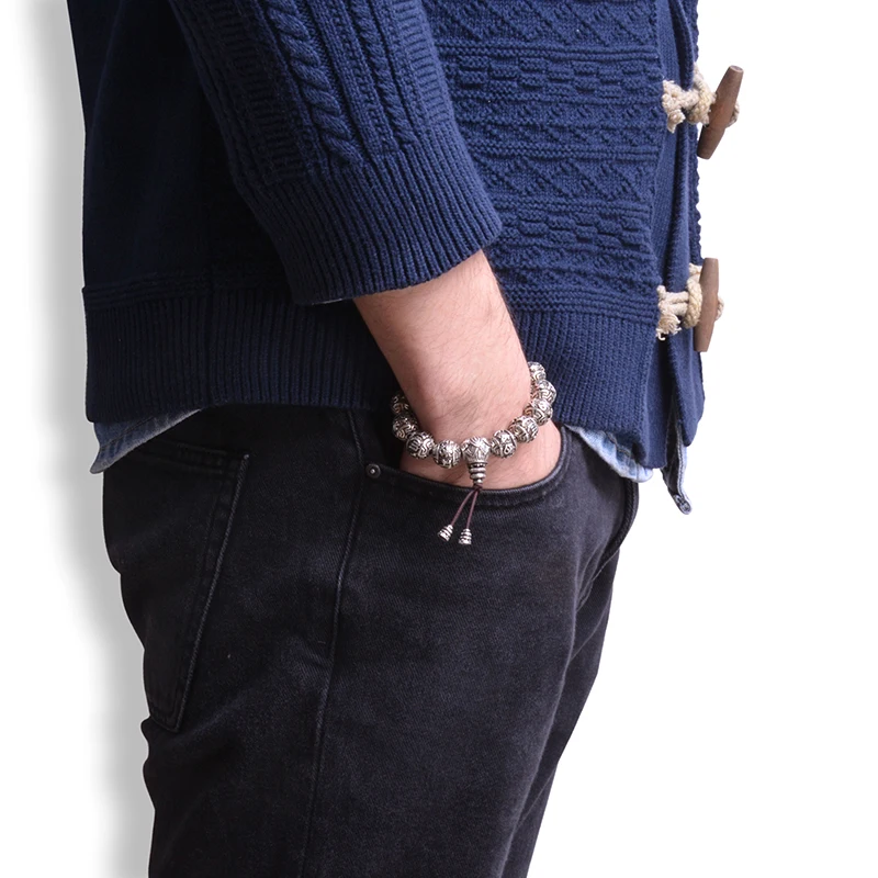 Günstige Vintage Tibetischen Buddhismus Messing Silber Überzogene Charme Seil Armband Für Männer Sechs Worte Mantras Mala Yoga Lotus Gebet Perlen Armband