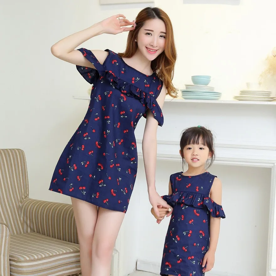 Matching-family-clothes-2016-Fashion-Cherry-Ruffles-Strapless-Dress-Family-matching-outfits-Mother-daughter-matching-dress