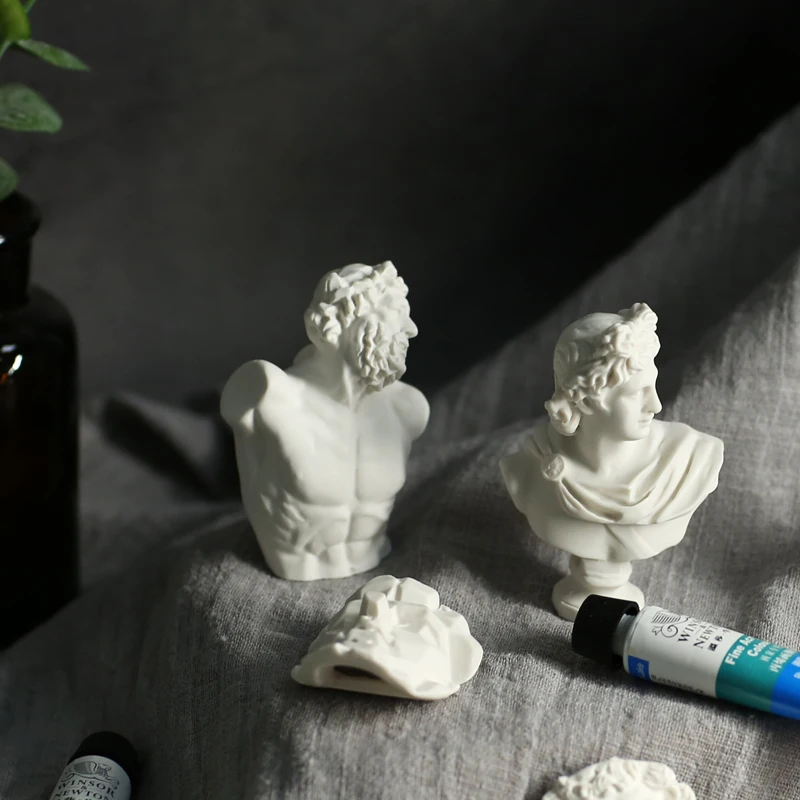 

La small ornaments art student sketch resin imitation plaster like character model ornament