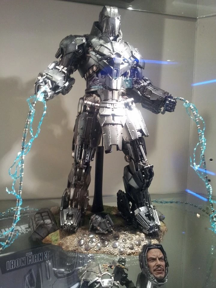 MMS237D06 Iron Man 2 Whiplash Mark II 