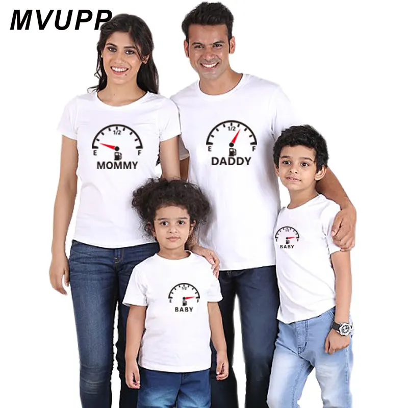 MVUPP одежда для всей семьи футболка Одинаковая одежда Новинка батарея футболка для папа мама и дочь сын Детские брат Забавный Топ - Цвет: Color1