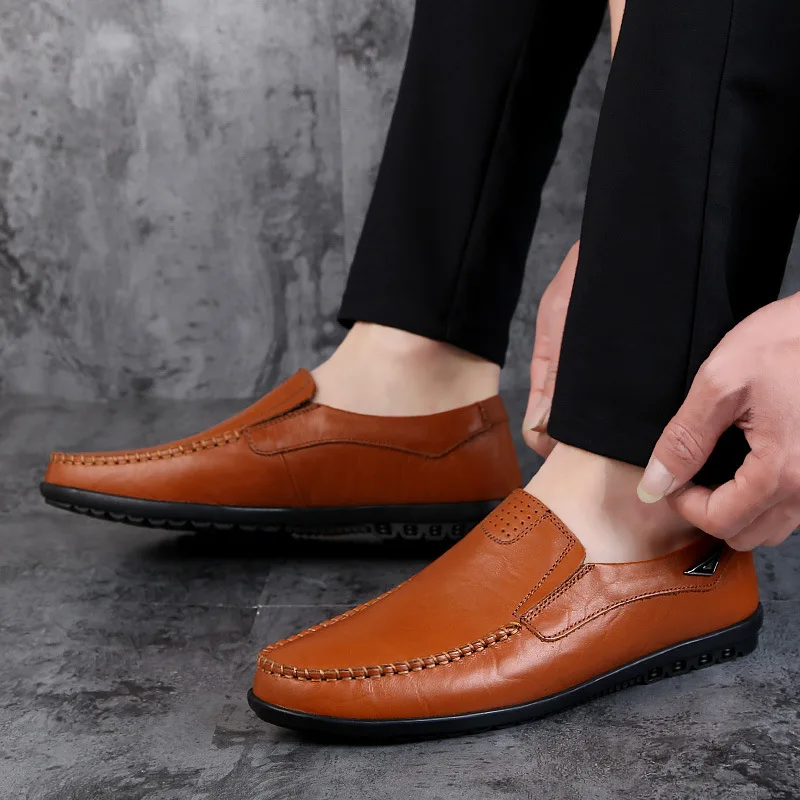 Летние туфли на плоской подошве; мужская кожаная обувь; Лоферы без шнуровки; дышащая обувь для вождения; модельные Дизайнерские мужские мокасины; размеры 47 - Цвет: Red brown