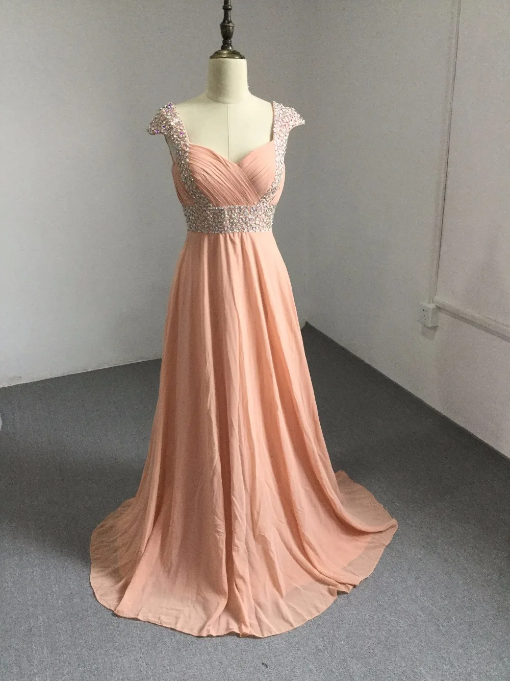 Rosa de pessego com contas robe блестd'honneur longue Блестки из бисера Плиссированные Длинные персиковые Свадебные платья для гостей