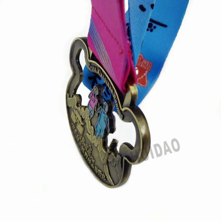 Изготовленная на заказ медаль с покрытием бронзового цвета медаль 13,14 км Беговая медаль форма головы кота Дизайн