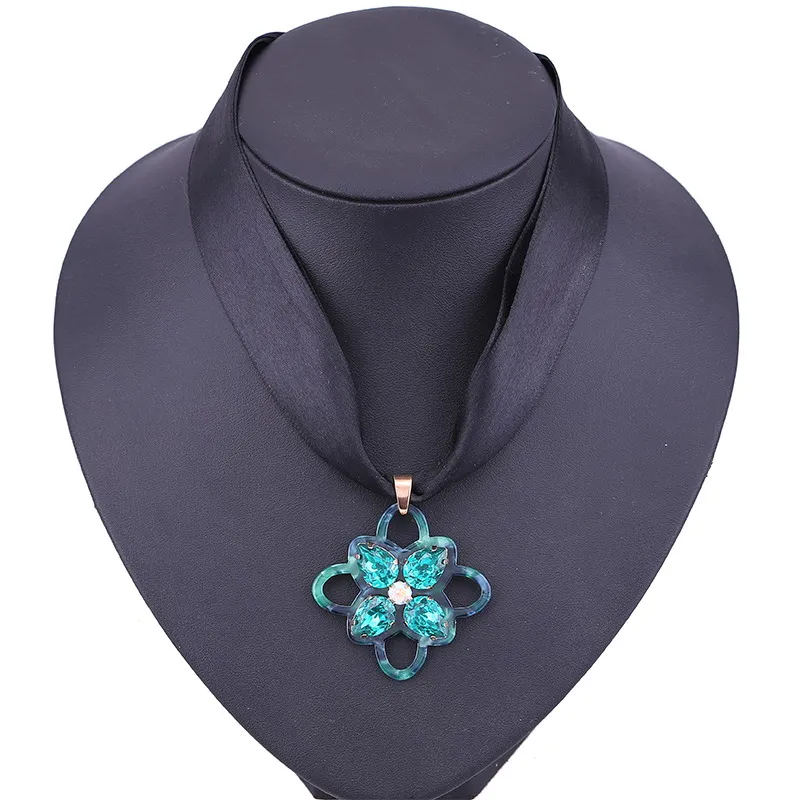 Choker Green