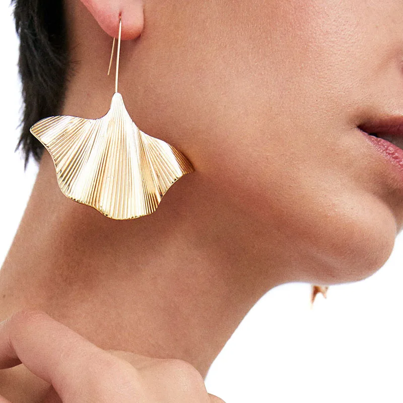 

2019 New simple Charm Golden Big Leaf Long Drop Earrings For Women Punk Metal Statement Dangle Earrings Party ZA Jewelry Gift