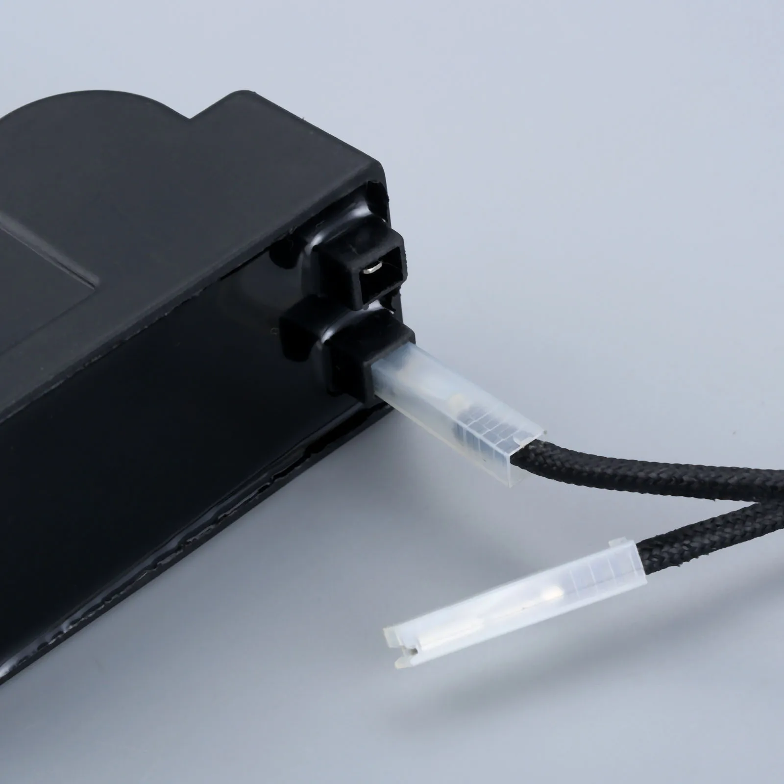 Two Exits AA Battery Igniter With Double Ignition Electrode For Catering Cooking Stove