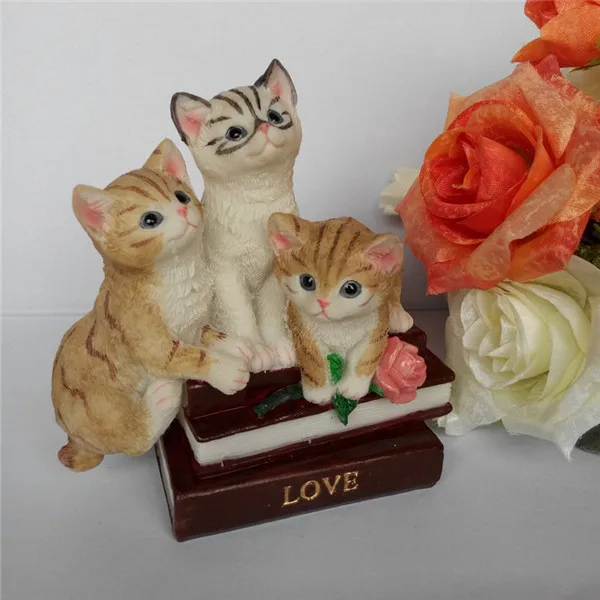 3 Cats on books PVC toys Resin figures home decoration - 1