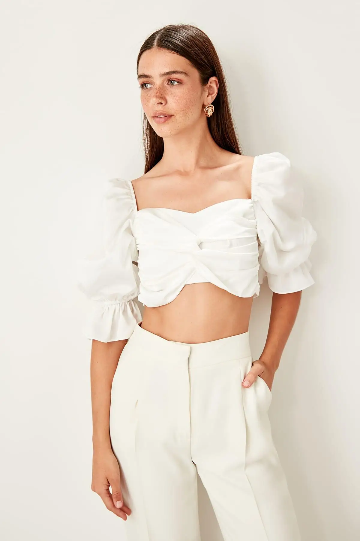 

Trendyol White Knot Detaylı Bluz TPRSS19BB0493