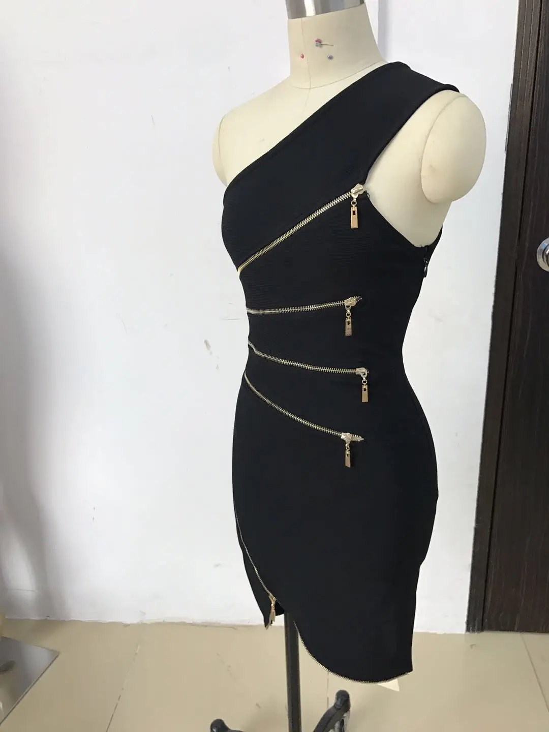 2019 nueva moda alta calidad elegante un hombro sin espalda sin mangas negro Sexy fiesta mujeres Mini rayón vendaje cadera vestido - 4