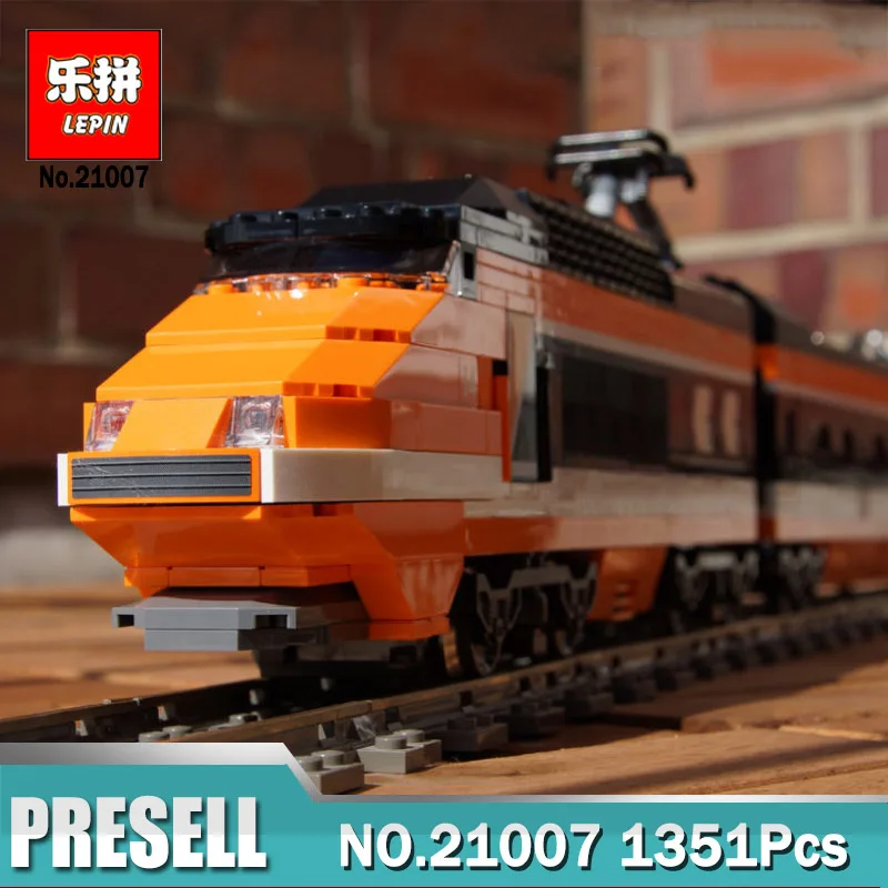 

23006 Technic Genuine The Hatchback Type R Set Building Blocks Bricks Compatible with Legoing Model Toys for Children Gifts