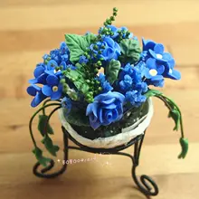Кукольный домик миниатюрная гостиная ручной работы синие цветы на металлической подставке H6cm SPO244
