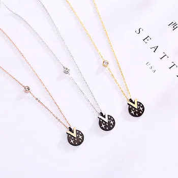 

Fashion jewelry accessories, double color V titanium steel pendant, women's rose gold collarbone chain necklace wholesale